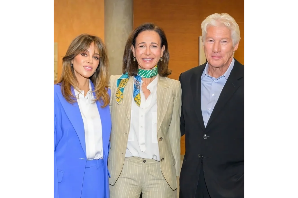 Banco-Santander-honors-hogar-si-the-Gere-foundation-