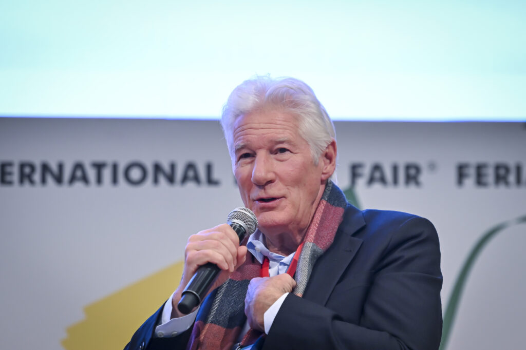 Richard-Gere-Brings-the-Sierra-a-Mar-Vision-to-FIL-Guadalajara